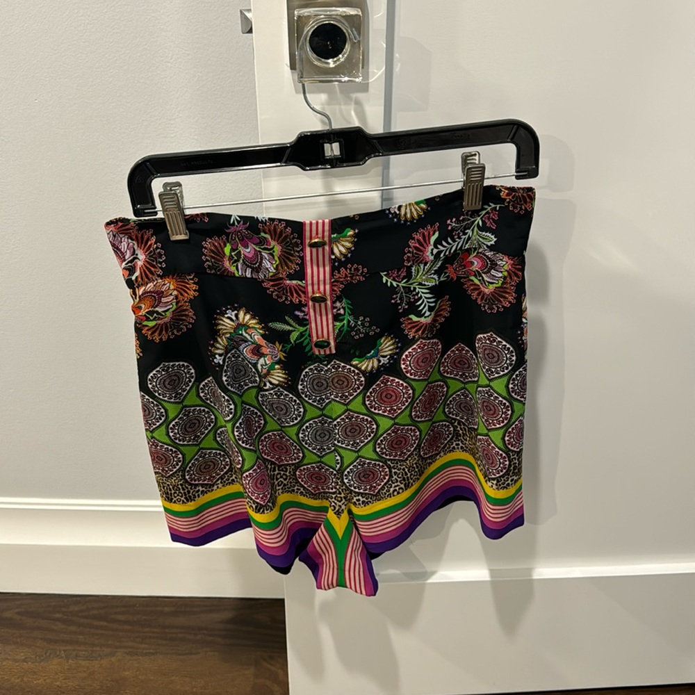 Alexis shorts size large worn 2x beautiful condition